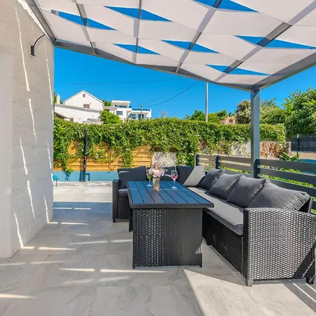 Tonina Villa Vir